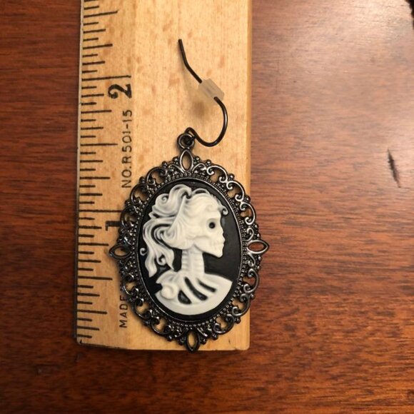 Claire's Zombie Cameo Necklace and Pierced Earrings - Picture 5 of 5